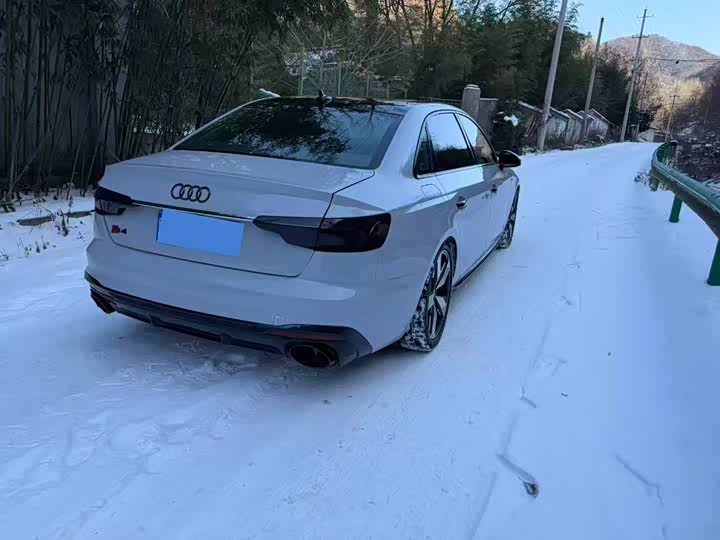 Фото 4 - Audi A4L