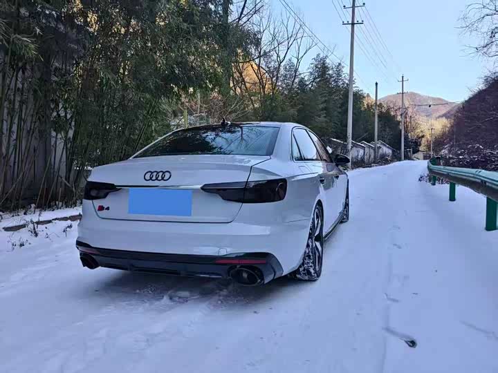 Фото 5 - Audi A4L