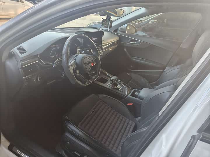 Фото 7 - Audi A4L