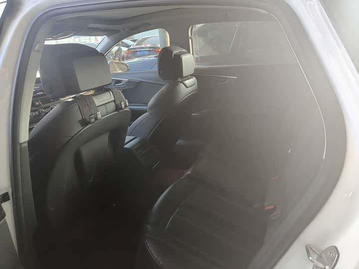 Фото 8 - Audi A4L