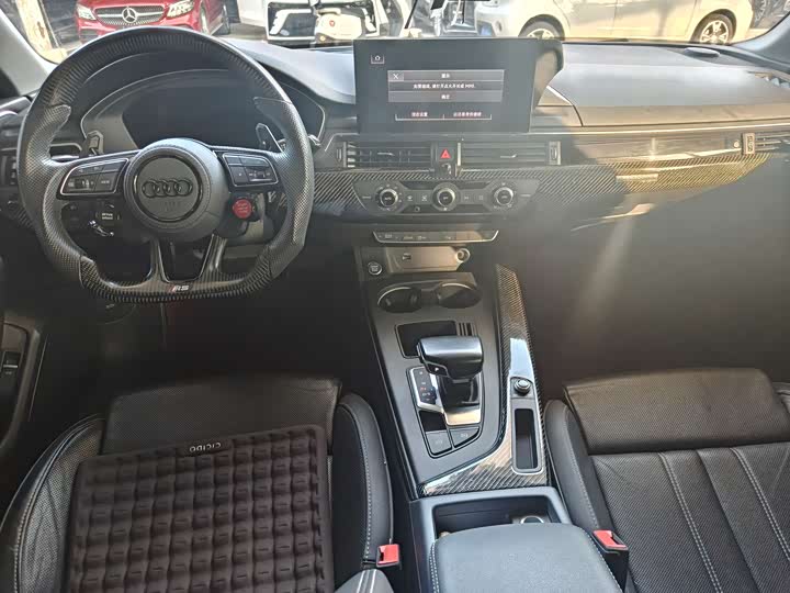 Фото 9 - Audi A4L
