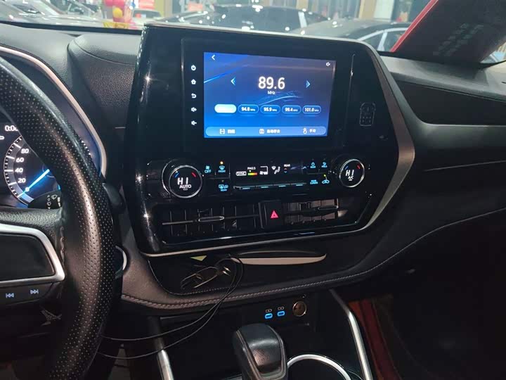 Фото 7 - Toyota Highlander