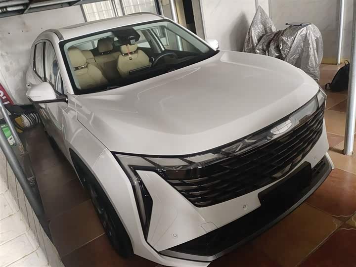 Фото 4 - Geely Atlas L