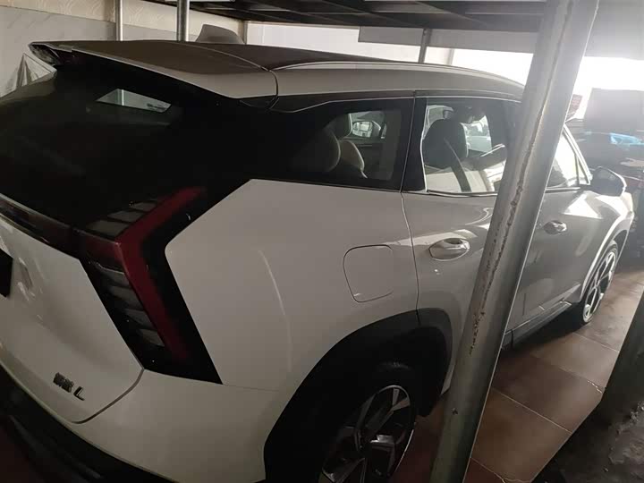 Фото 7 - Geely Atlas L