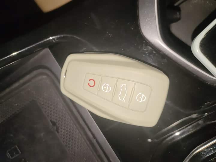 Фото 9 - Geely Atlas L