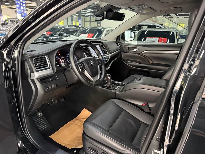 Фото 4 - Toyota Highlander