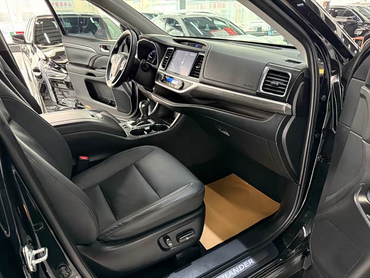 Фото 5 - Toyota Highlander