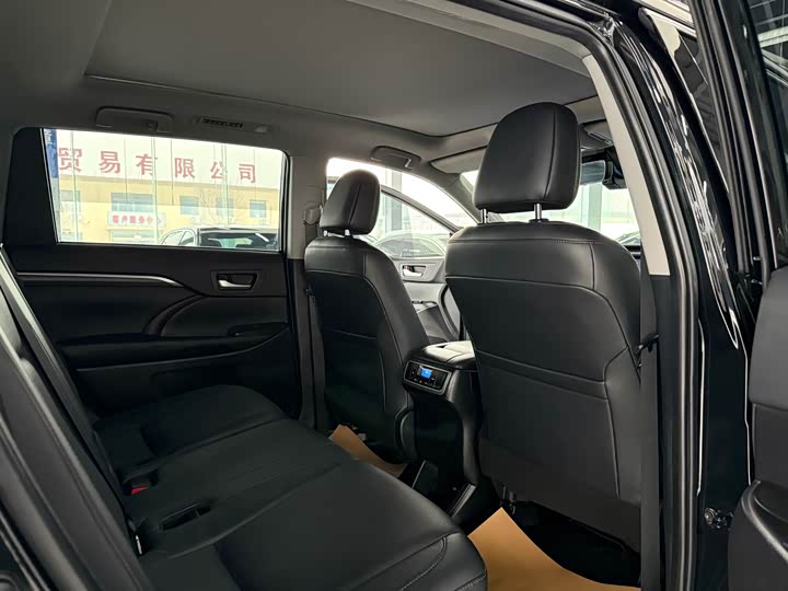 Фото 6 - Toyota Highlander