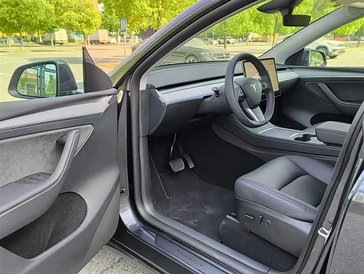 Фото 6 - Tesla Model Y