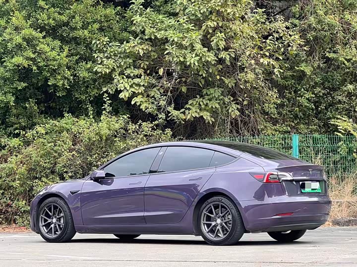 Фото 4 - Tesla Model 3