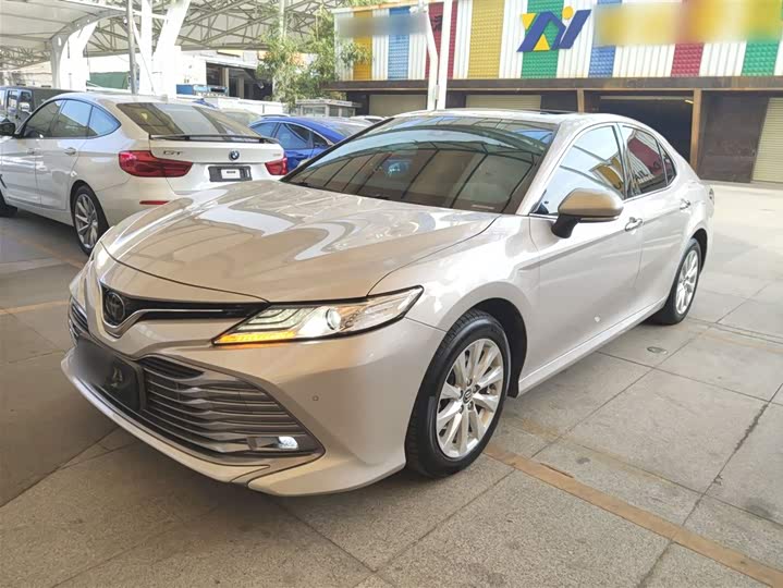 Фото 2 - Toyota Camry