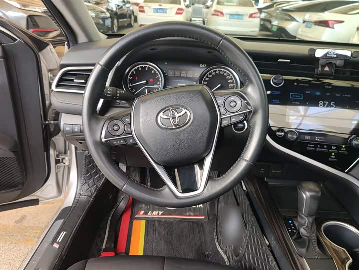 Фото 3 - Toyota Camry