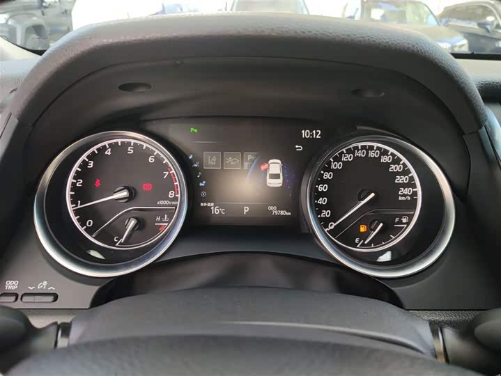 Фото 4 - Toyota Camry