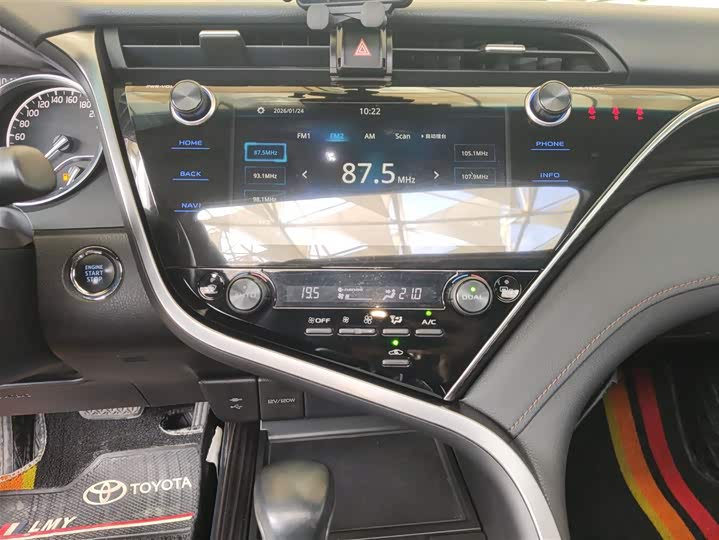 Фото 5 - Toyota Camry