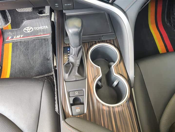 Фото 6 - Toyota Camry