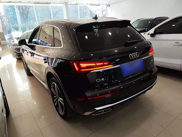 Фото 5 - Audi Q5L