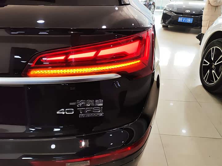 Фото 8 - Audi Q5L