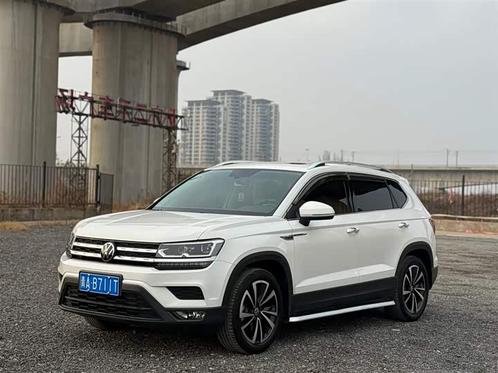 Фото 1 - Volkswagen Tharu