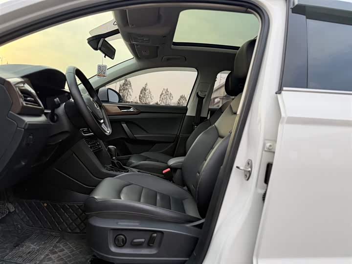 Фото 7 - Volkswagen Tharu