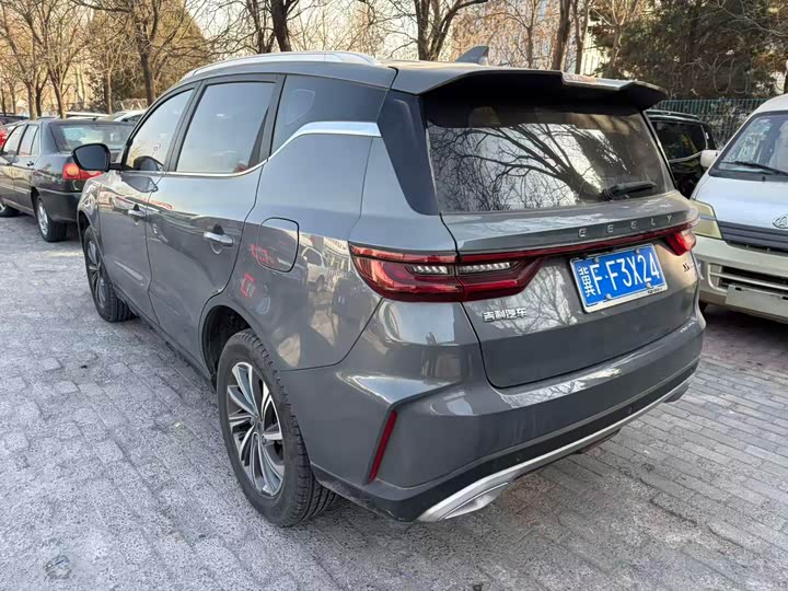 Фото 3 - Geely Vision X6