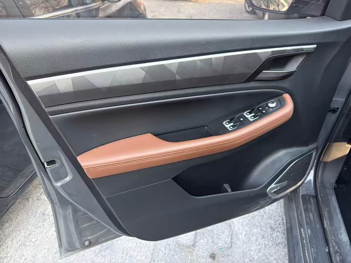 Фото 7 - Geely Vision X6