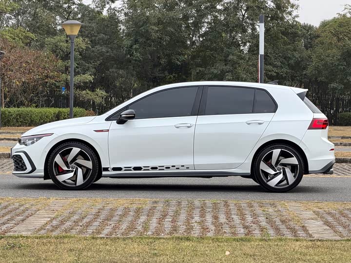 Фото 5 - Volkswagen Golf GTI