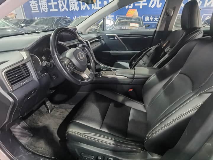 Фото 4 - Lexus RX