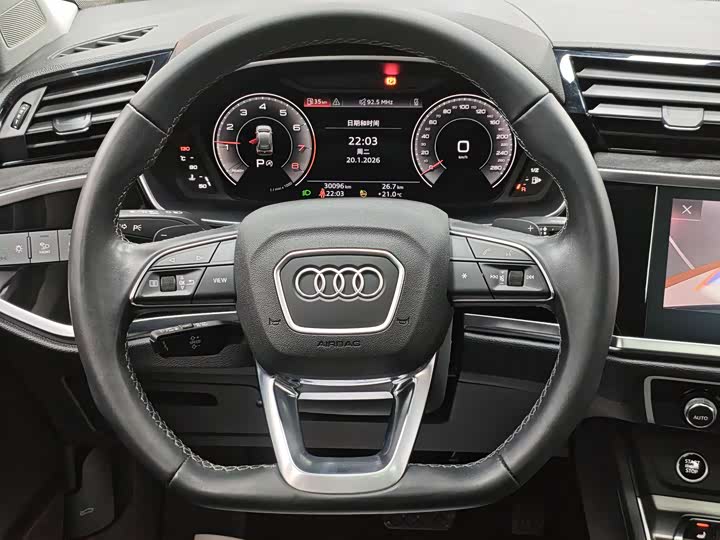 Фото 8 - Audi Q3