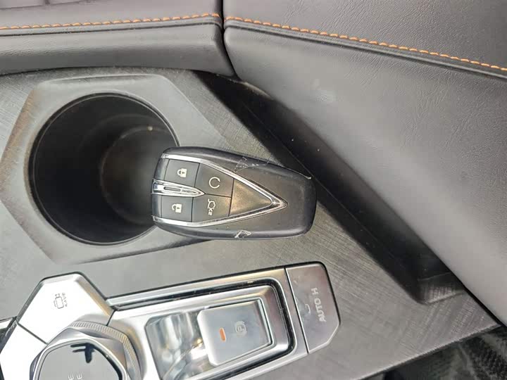 Фото 9 - Changan UNI-V