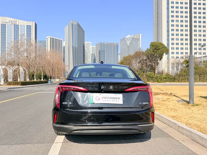 Фото 7 - Hongqi E-QM5