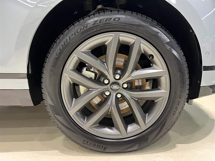 Фото 9 - Land Rover Range Rover Velar