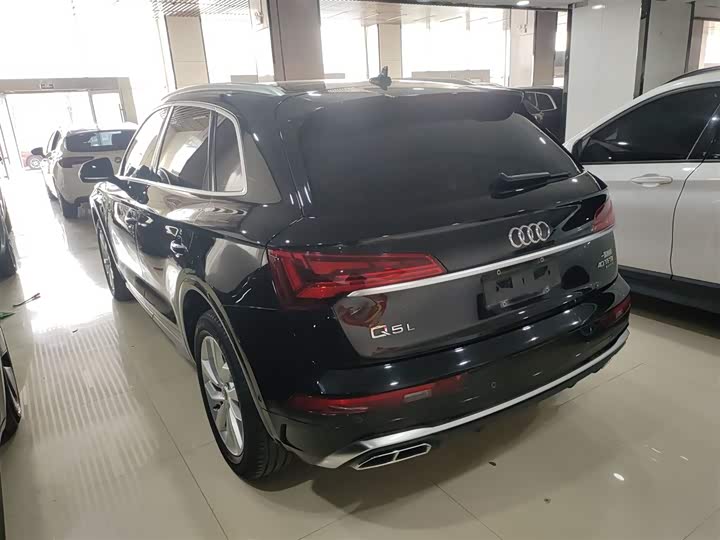Фото 5 - Audi Q5L