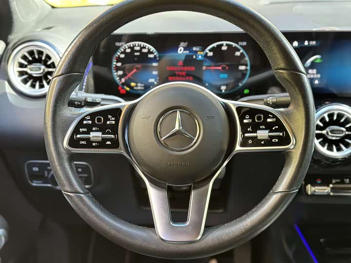 Фото 8 - Mercedes-Benz EQB