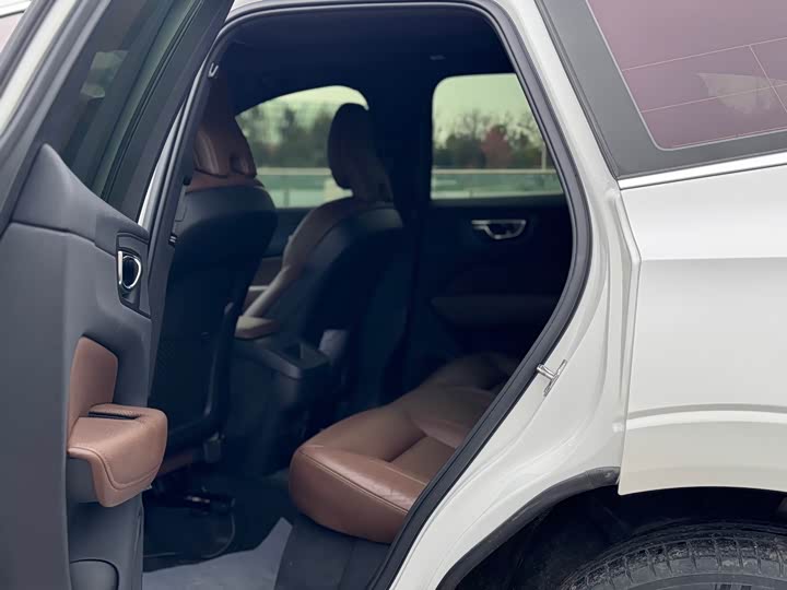 Фото 5 - Volvo XC60