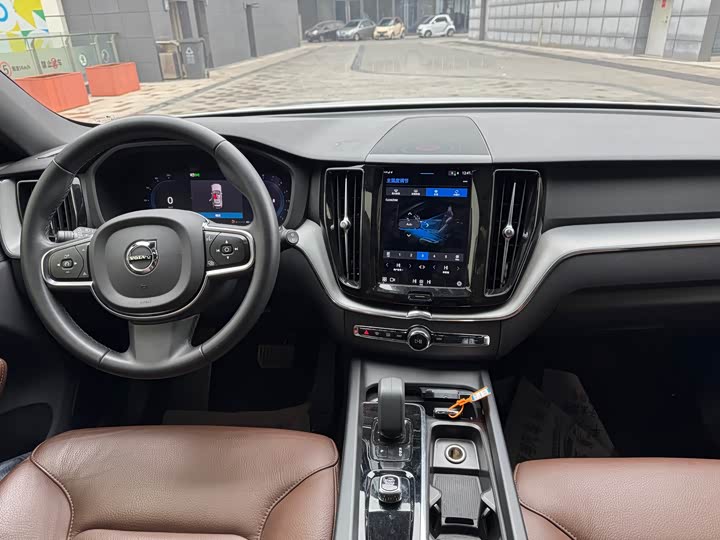 Фото 6 - Volvo XC60