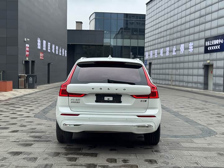 Фото 8 - Volvo XC60