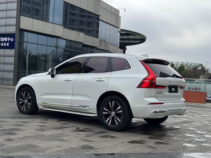 Фото 9 - Volvo XC60