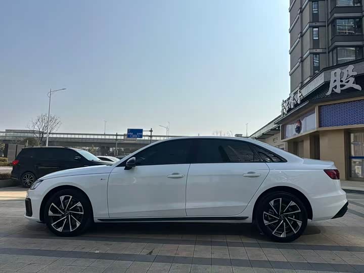 Фото 3 - Audi A4L