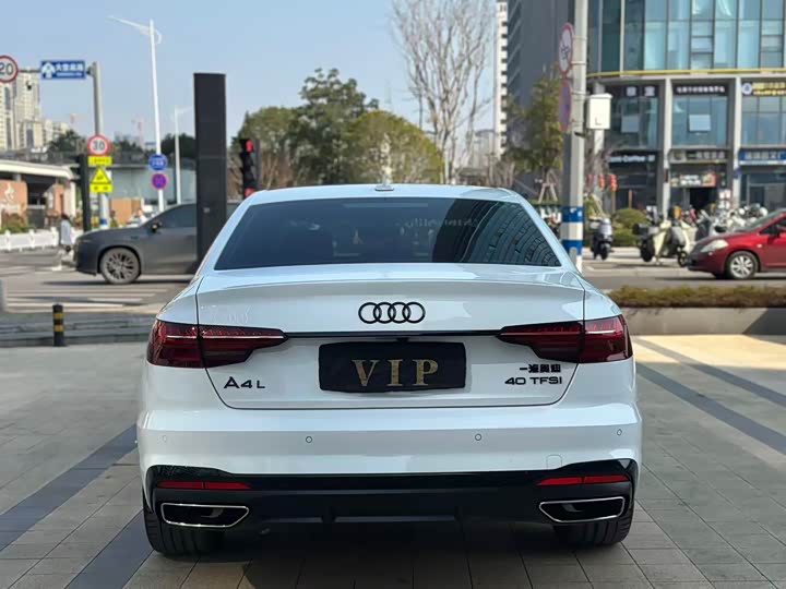 Фото 5 - Audi A4L