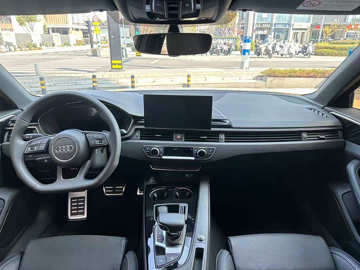 Фото 7 - Audi A4L