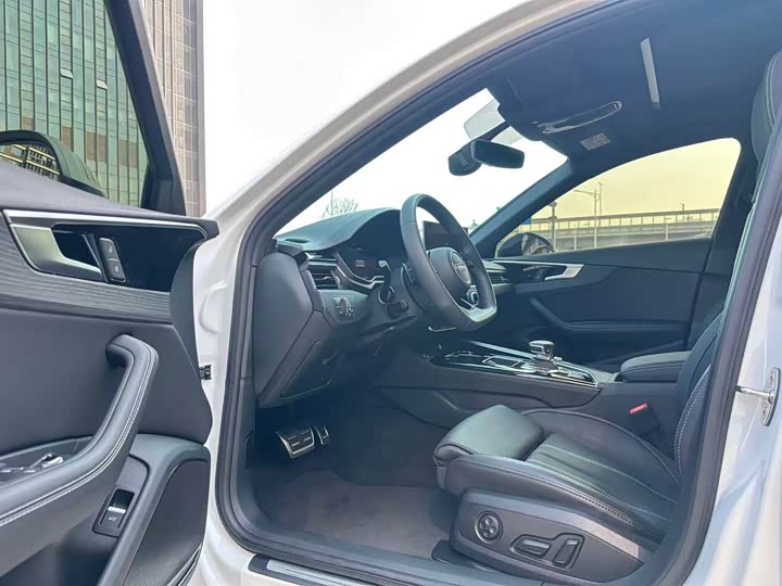 Фото 8 - Audi A4L