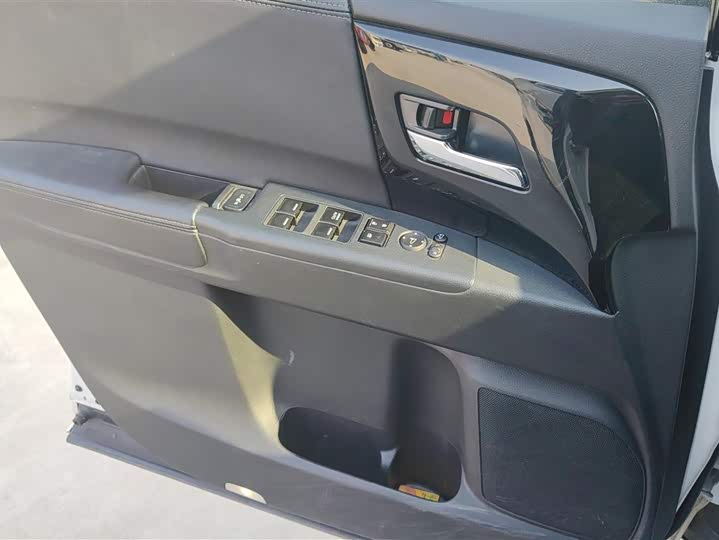 Фото 7 - Honda Elysion