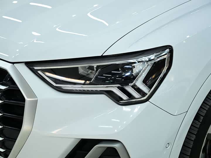 Фото 4 - Audi Q3