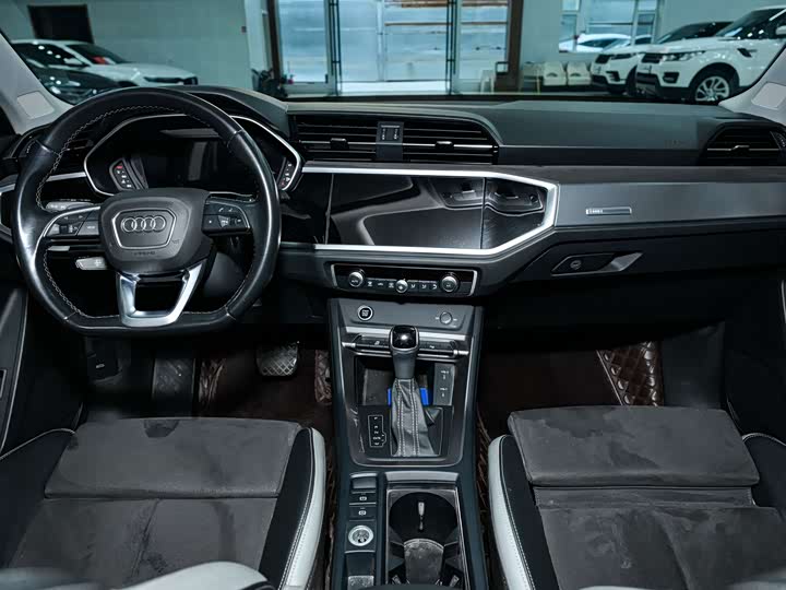 Фото 8 - Audi Q3