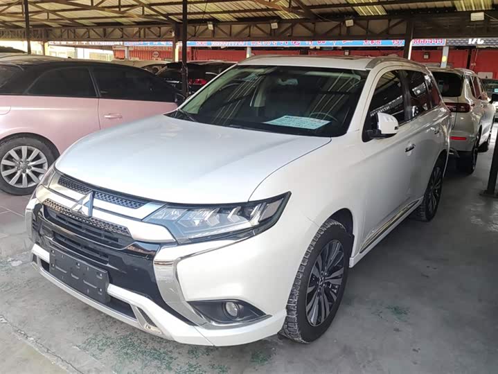 Фото 1 - Mitsubishi Outlander