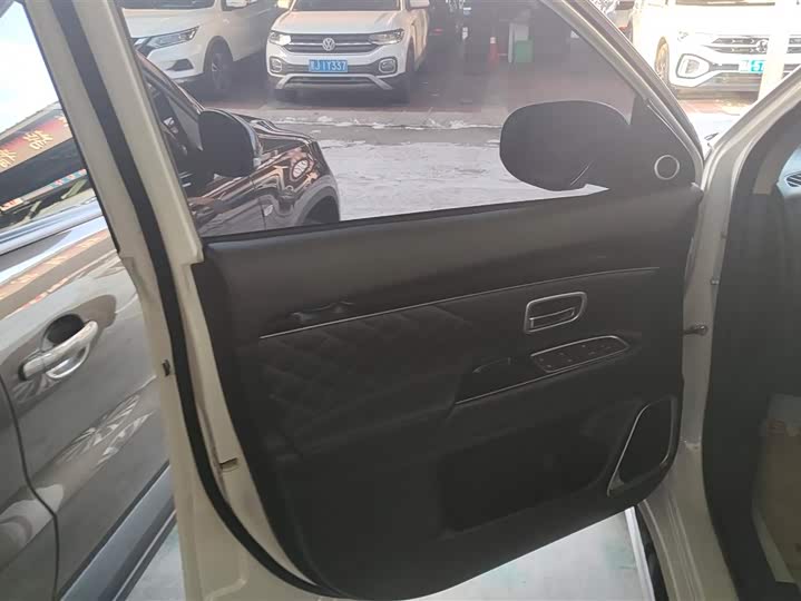 Фото 7 - Mitsubishi Outlander