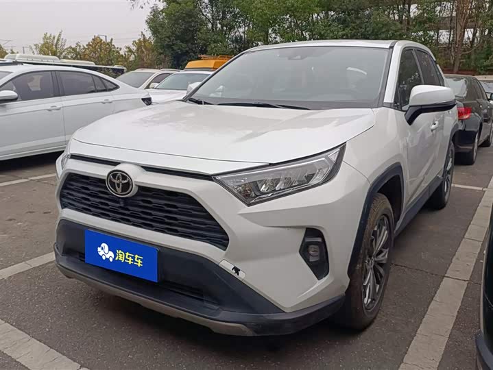 Фото 1 - Toyota RAV4