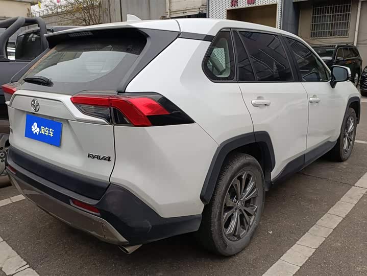 Фото 3 - Toyota RAV4