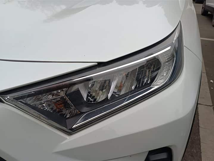 Фото 5 - Toyota RAV4