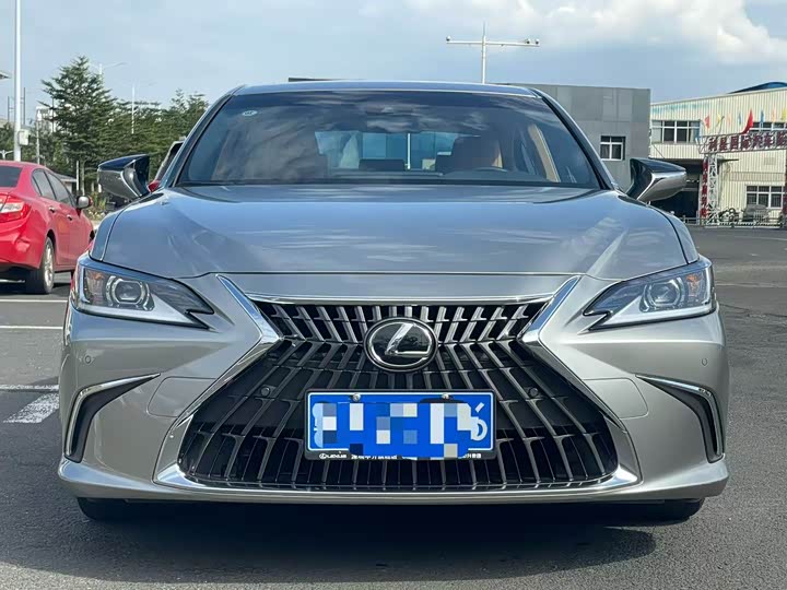 Фото 2 - Lexus ES
